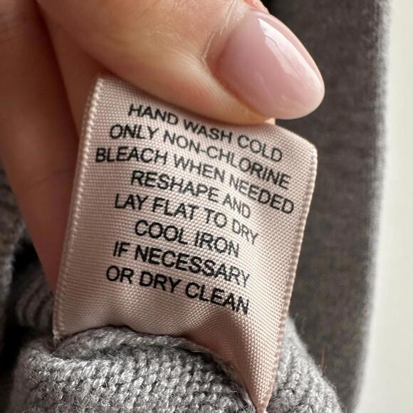 PHILOSOPHY Women’s Sweater GRAY Size Medium V Neck - Picture 6 of 6